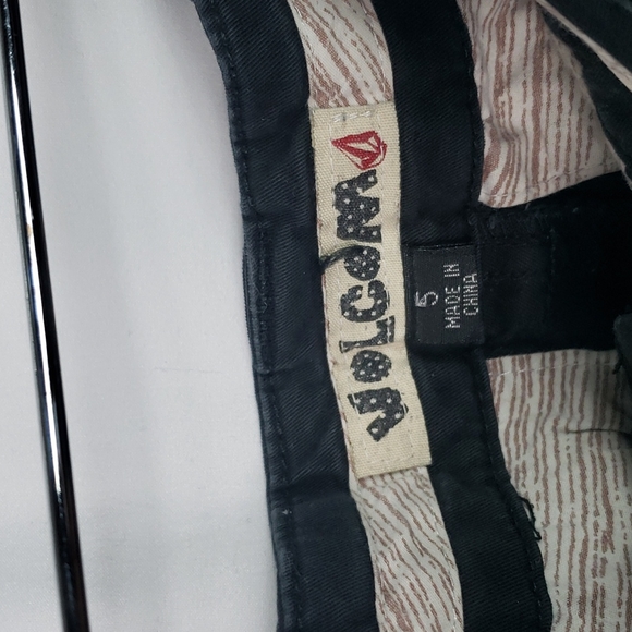 0141 volcom booty shorts - Picture 3 of 4